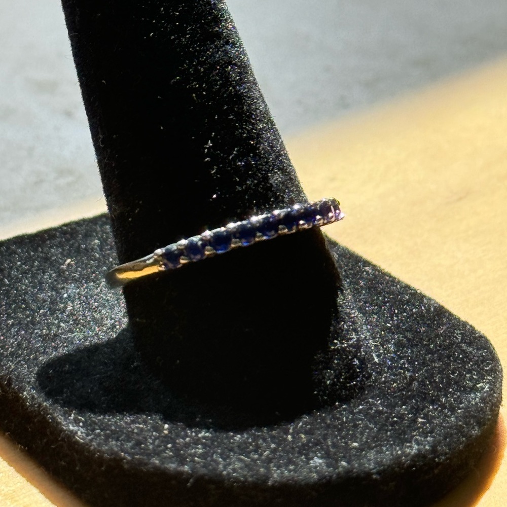 SZ 8 Silver Plated Band with Faux Blue Sapphire in a Channel Setting - Picture 3 of 9